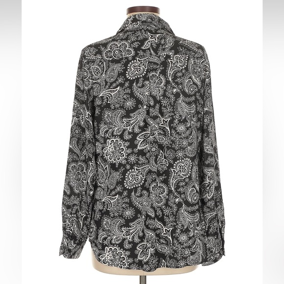 Excellent cond- Banana Republic Factory Black and White Floral Button Down Shirt - Picture 2 of 4